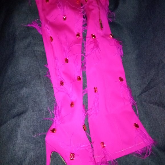 AZALEA WANG " FINESSED FEATHER EMBELLISHED " PINK BOOT (BRAND NEW!!) - Picture 8 of 9